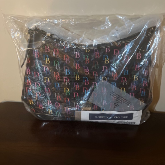 Dooney & Bourke - Picture 4 of 8